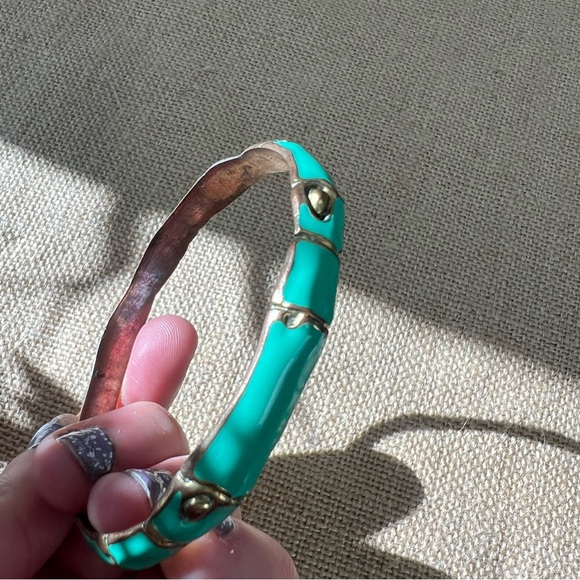 Kate spade bright green bamboo hinged bangle circle bracelet gold tone quirky - Picture 3 of 5